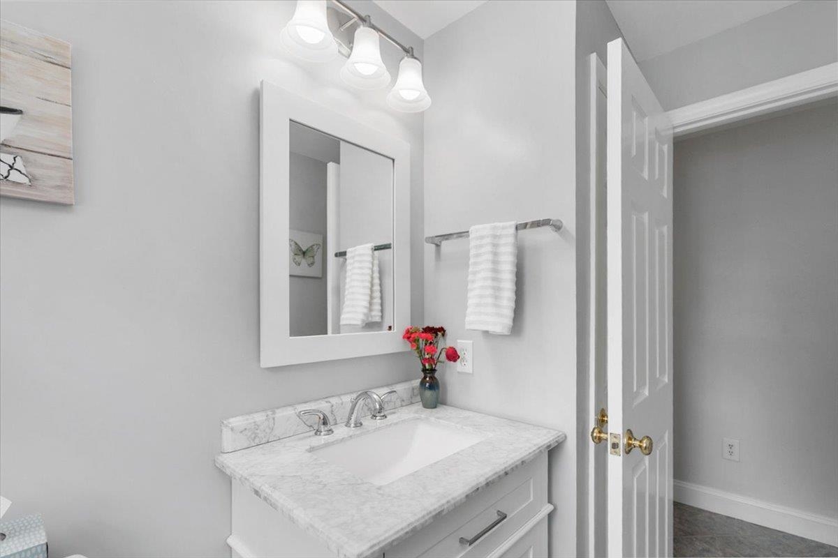 Manchester, New Hampshire 03104, United States, 3 Bedrooms Bedrooms, ,2 BathroomsBathrooms,Residential,Active,229982