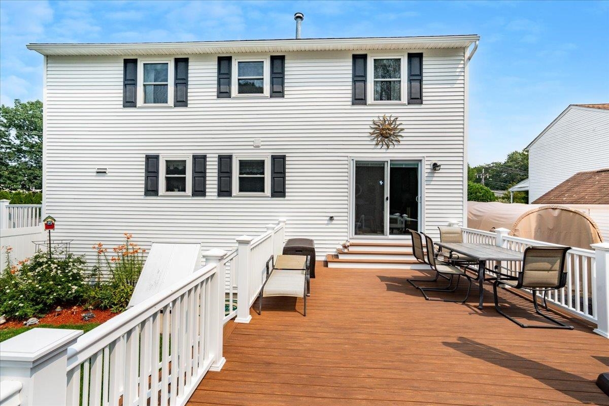 Manchester, New Hampshire 03104, United States, 3 Bedrooms Bedrooms, ,2 BathroomsBathrooms,Residential,Active,229982