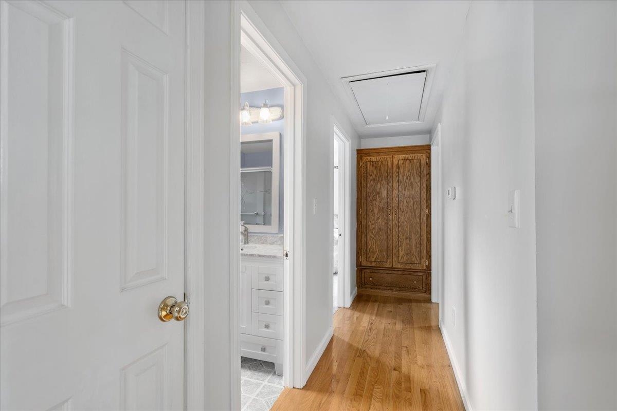 Manchester, New Hampshire 03104, United States, 3 Bedrooms Bedrooms, ,2 BathroomsBathrooms,Residential,Active,229982