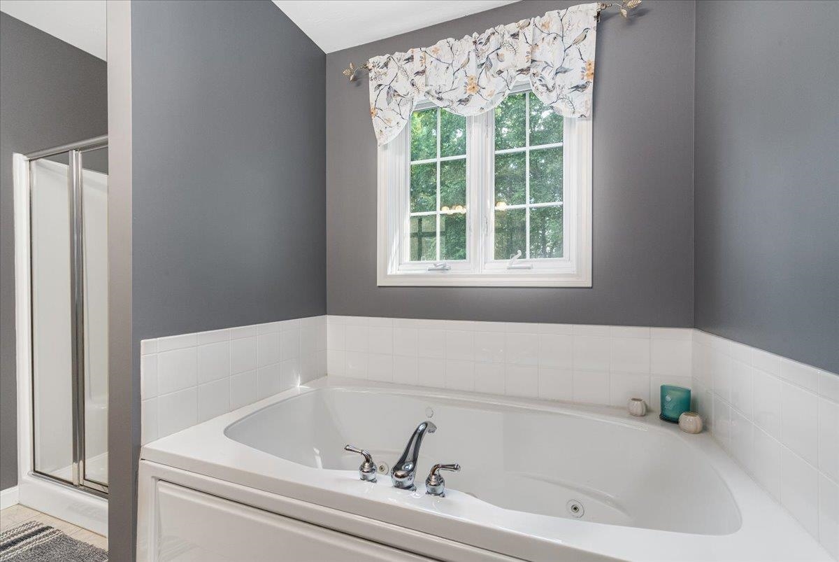 Merrimack, New Hampshire 03054, United States, 5 Bedrooms Bedrooms, ,4 BathroomsBathrooms,Residential,Active,178224