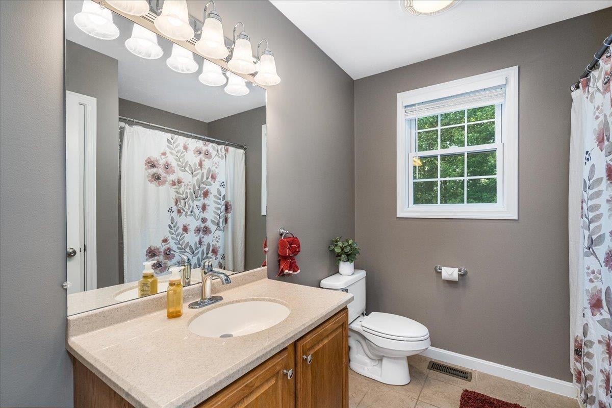 Merrimack, New Hampshire 03054, United States, 5 Bedrooms Bedrooms, ,4 BathroomsBathrooms,Residential,Active,178224