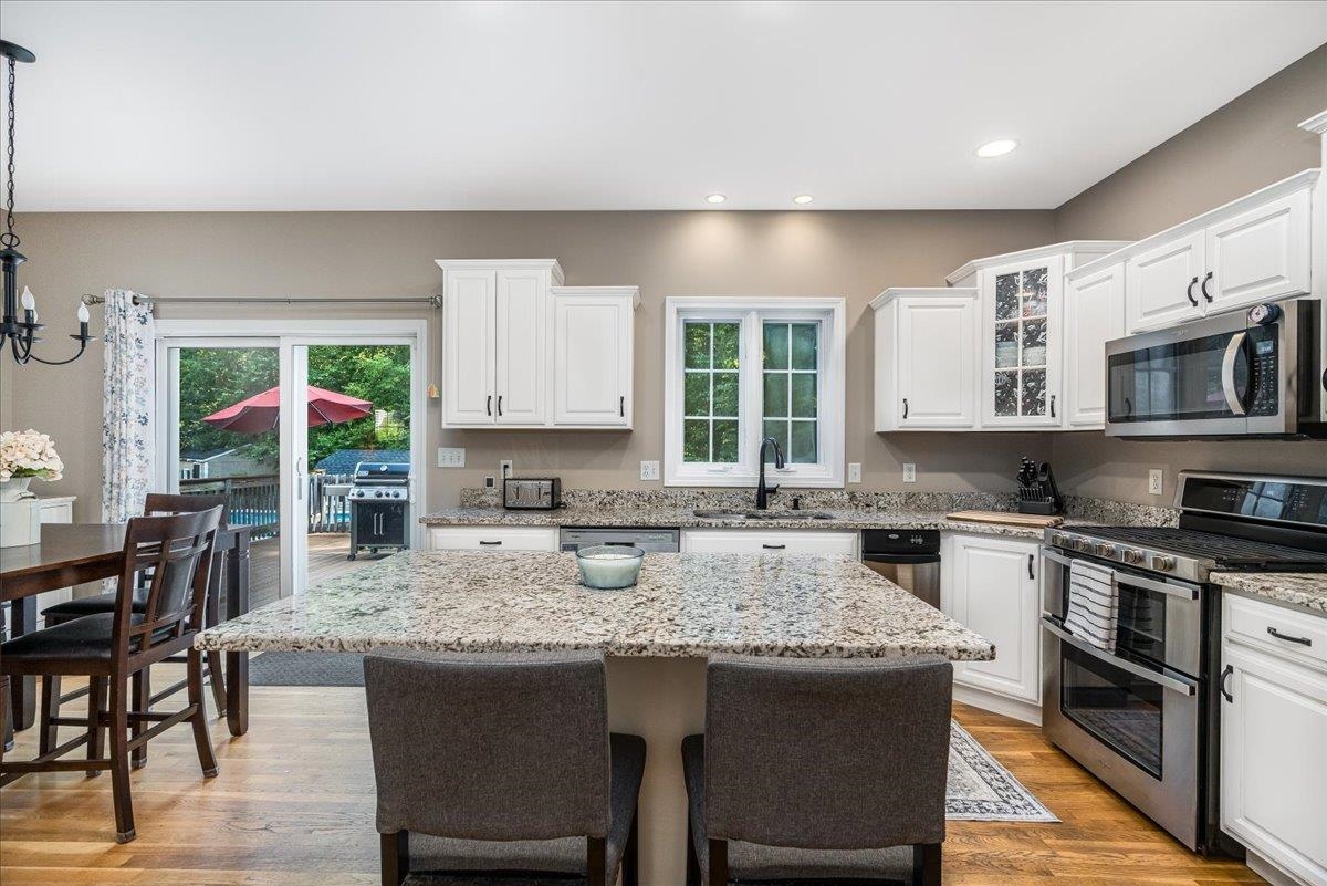 Merrimack, New Hampshire 03054, United States, 5 Bedrooms Bedrooms, ,4 BathroomsBathrooms,Residential,Active,178224