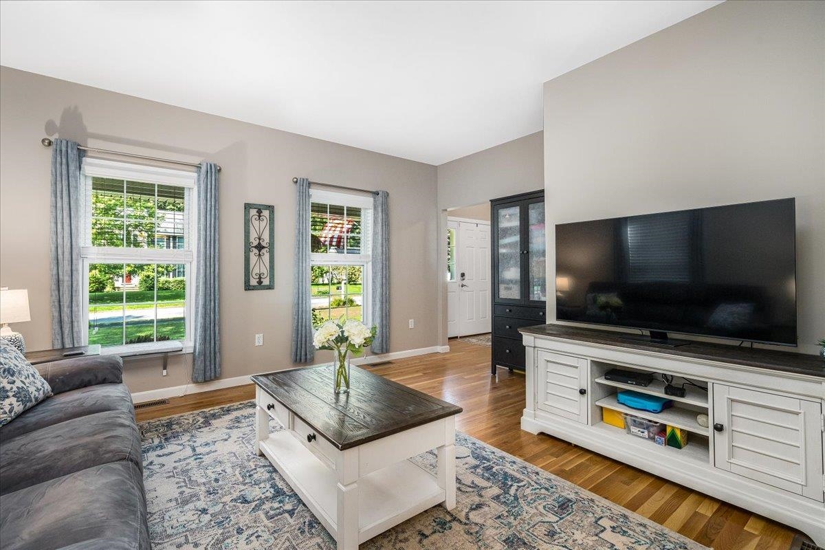 Merrimack, New Hampshire 03054, United States, 5 Bedrooms Bedrooms, ,4 BathroomsBathrooms,Residential,Active,178224