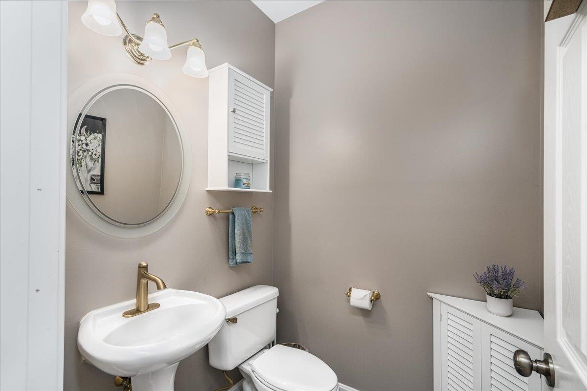 Merrimack, New Hampshire 03054, United States, 5 Bedrooms Bedrooms, ,4 BathroomsBathrooms,Residential,Active,178224