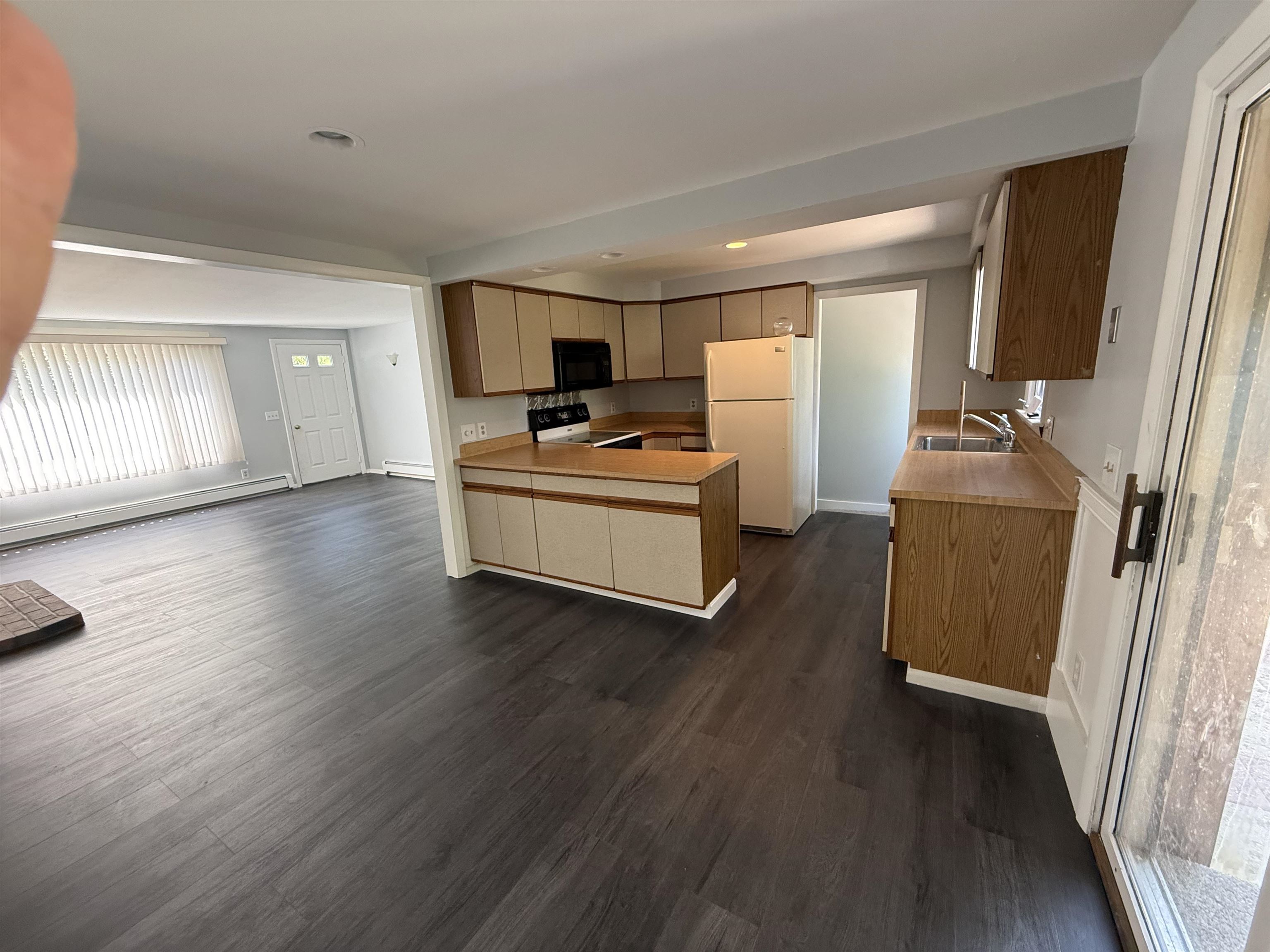 Laconia, New Hampshire 03246, United States, 3 Bedrooms Bedrooms, ,1 BathroomBathrooms,Residential,Pending,182767