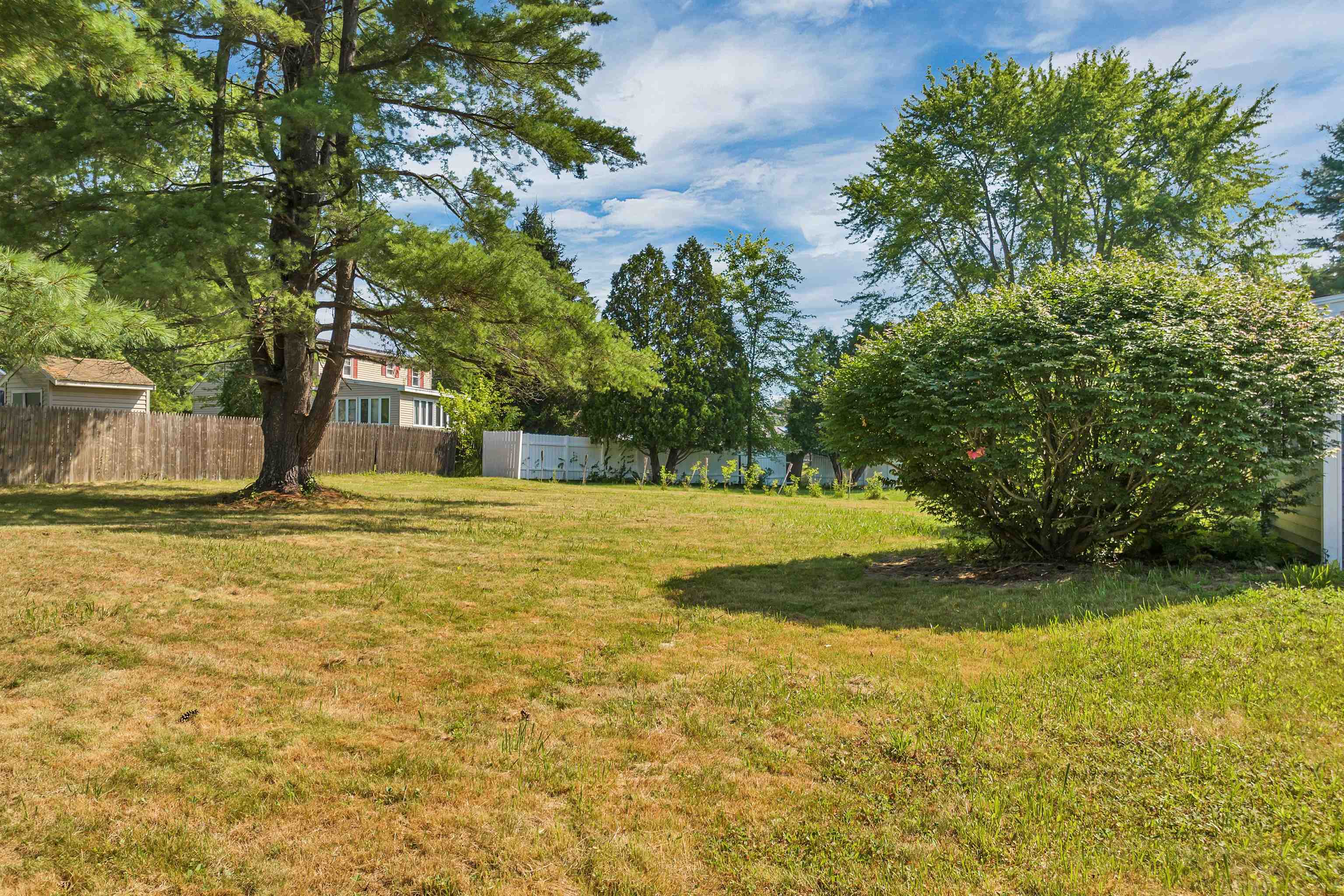 Laconia, New Hampshire 03246, United States, 3 Bedrooms Bedrooms, ,1 BathroomBathrooms,Residential,Pending,182767