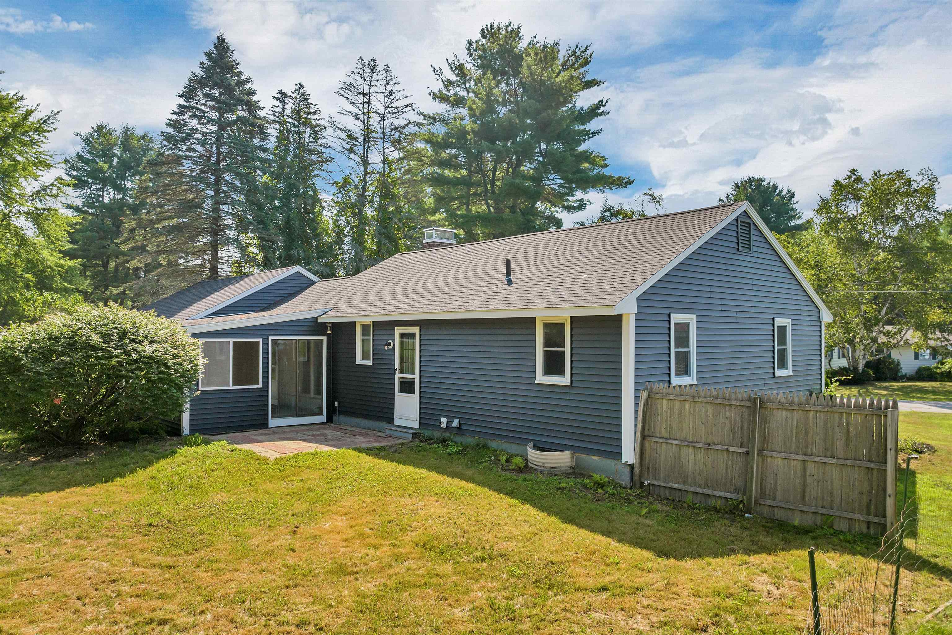 Laconia, New Hampshire 03246, United States, 3 Bedrooms Bedrooms, ,1 BathroomBathrooms,Residential,Pending,182767