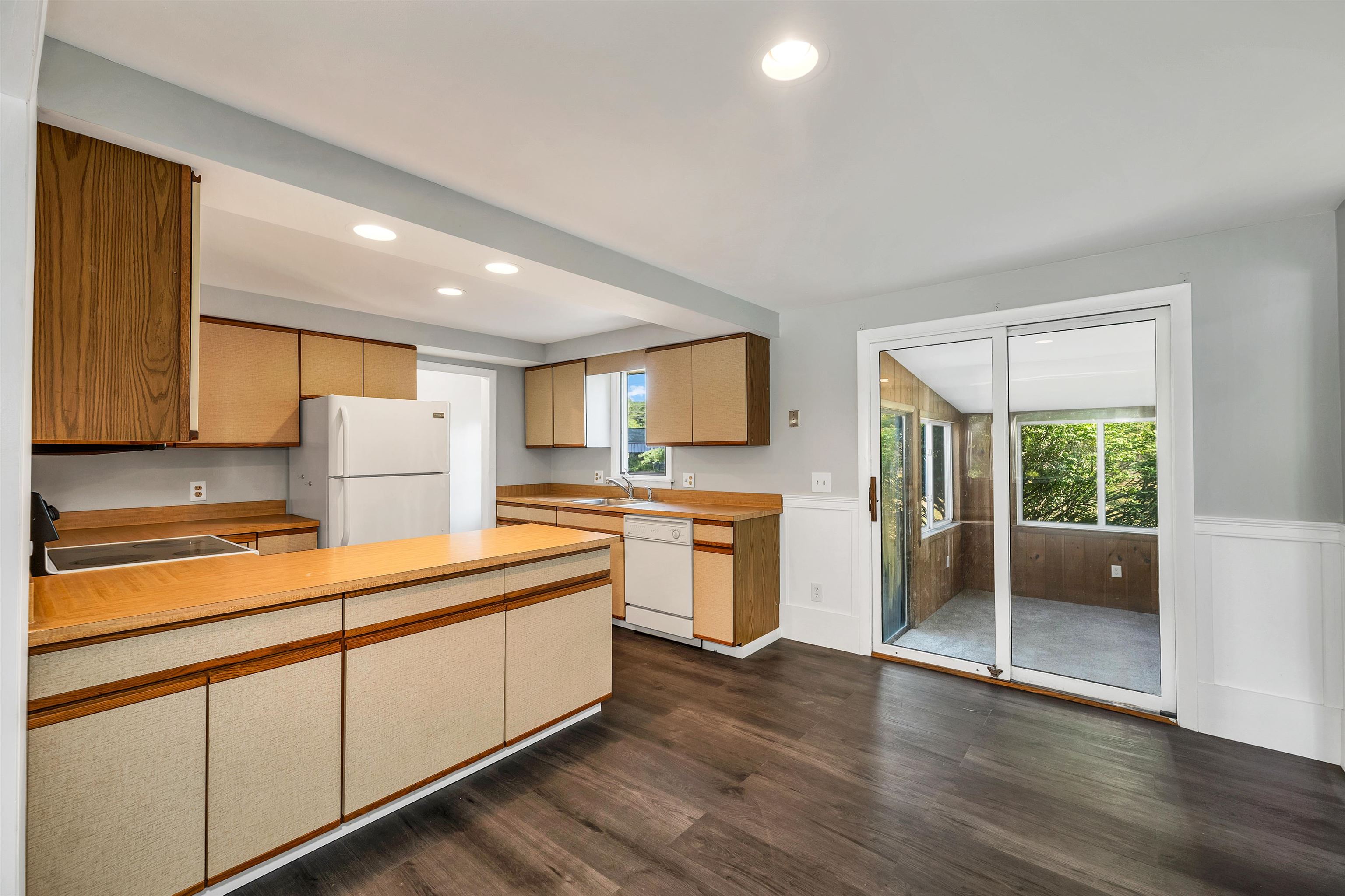 Laconia, New Hampshire 03246, United States, 3 Bedrooms Bedrooms, ,1 BathroomBathrooms,Residential,Pending,182767