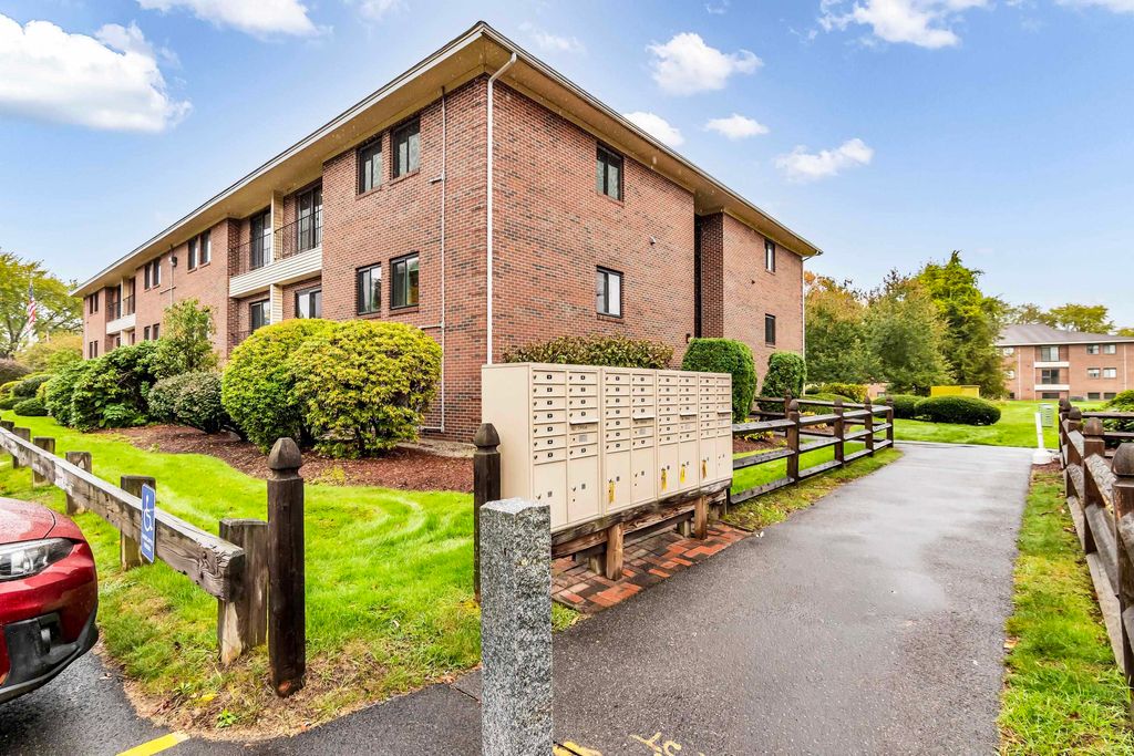 Photo of 213 Abbott Farm Lane, Hudson, NH 03051 (MLS # 5076636)