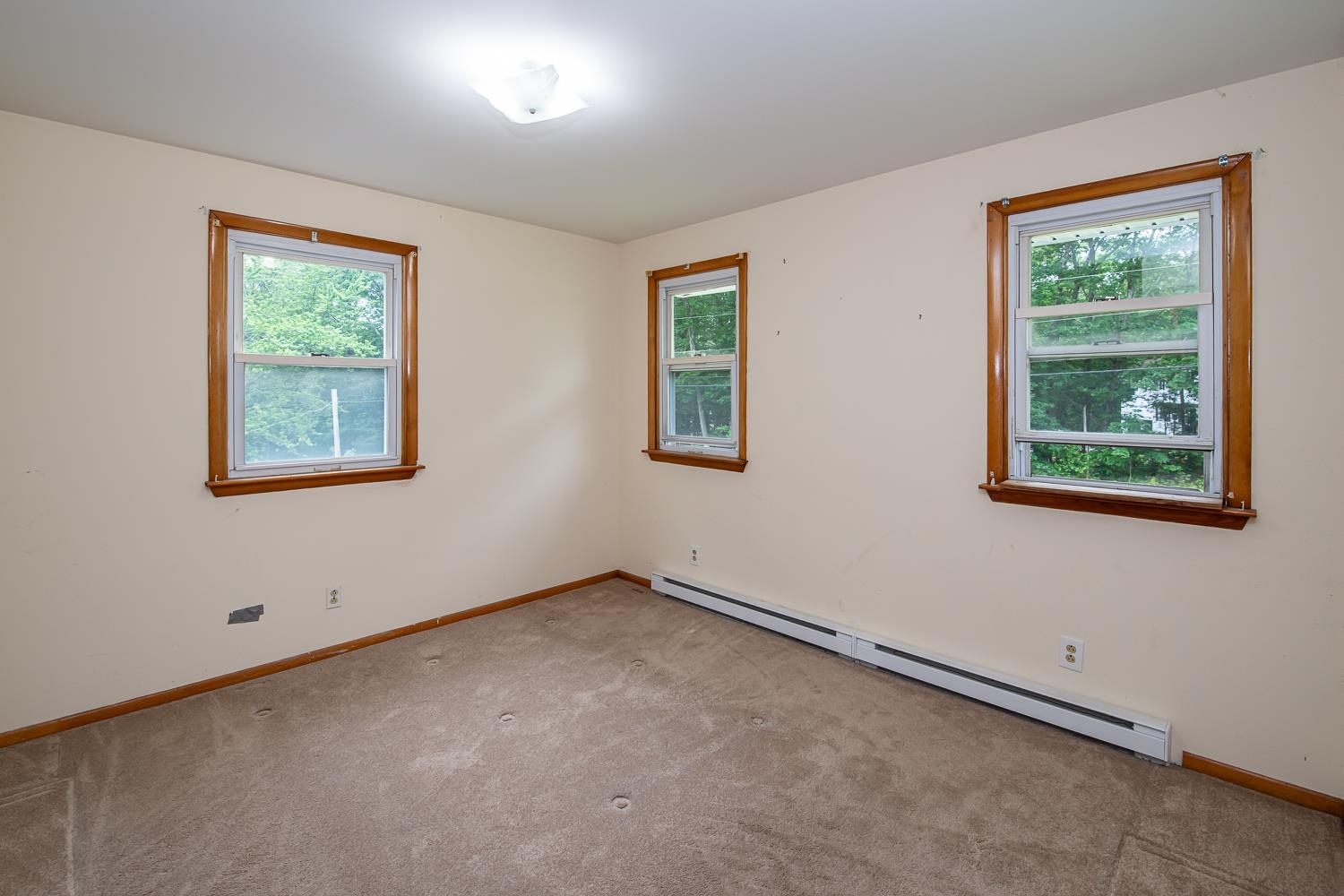 Hudson, New Hampshire 03051, United States, 3 Bedrooms Bedrooms, ,1 BathroomBathrooms,Residential,Pending,151407