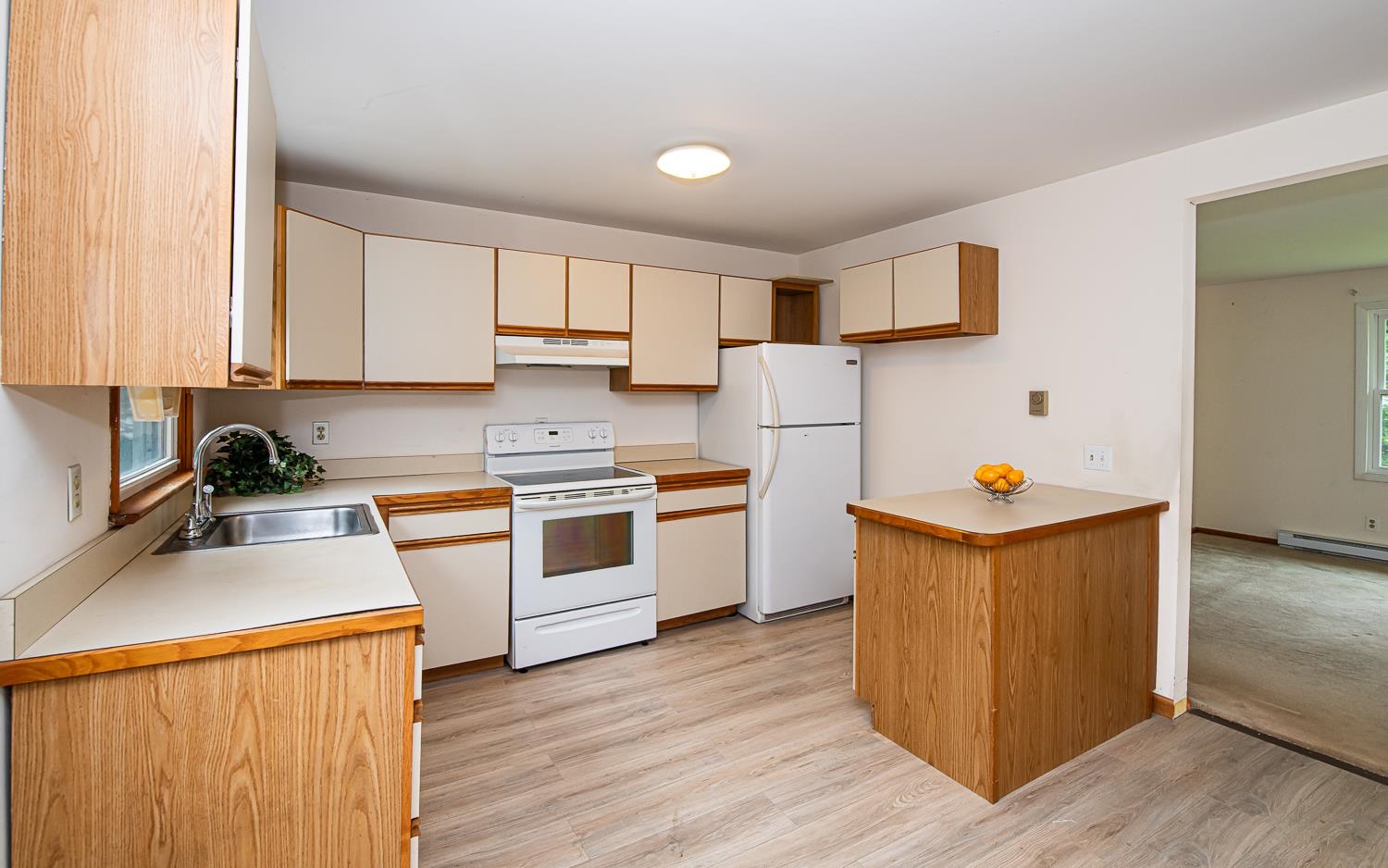 Hudson, New Hampshire 03051, United States, 3 Bedrooms Bedrooms, ,1 BathroomBathrooms,Residential,Pending,151407