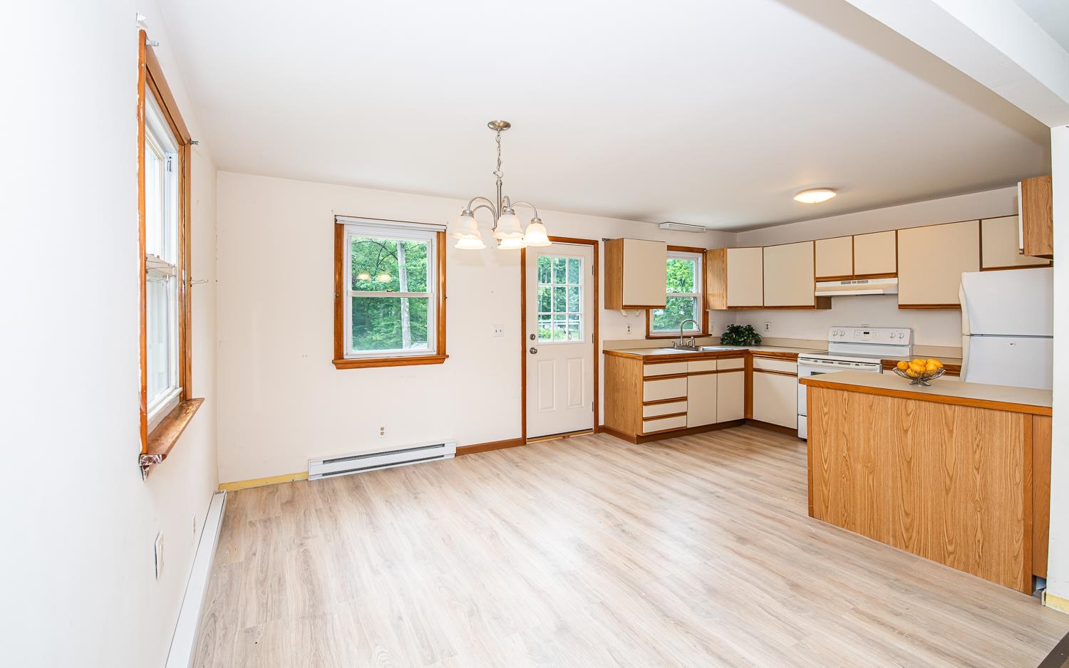 Hudson, New Hampshire 03051, United States, 3 Bedrooms Bedrooms, ,1 BathroomBathrooms,Residential,Pending,151407