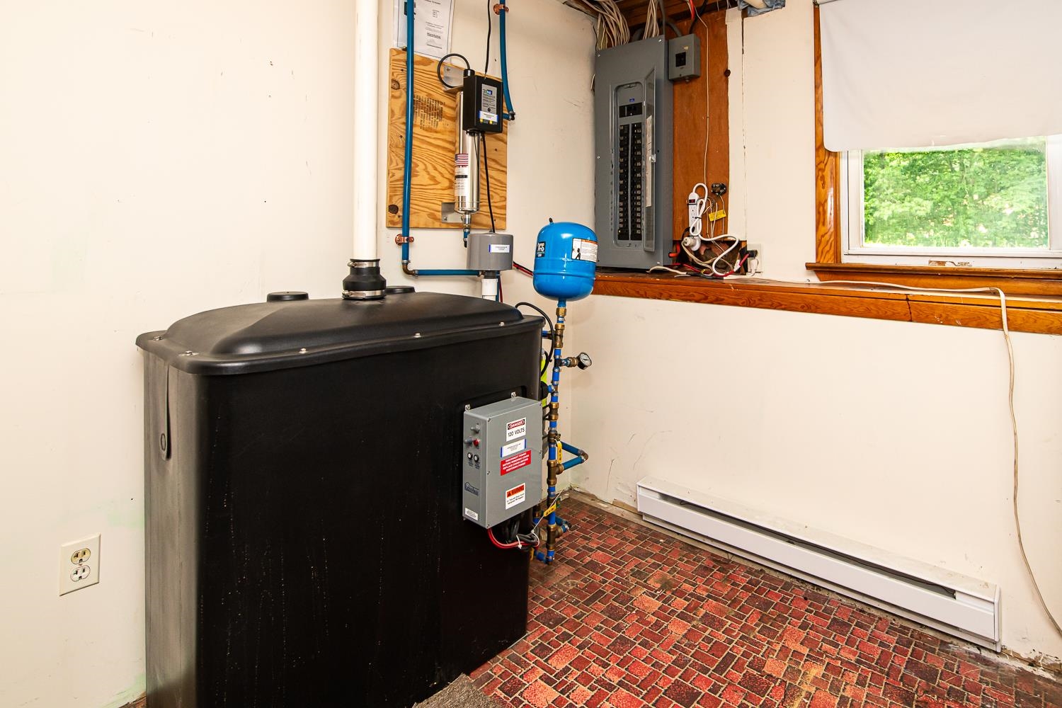 Hudson, New Hampshire 03051, United States, 3 Bedrooms Bedrooms, ,1 BathroomBathrooms,Residential,Pending,151407