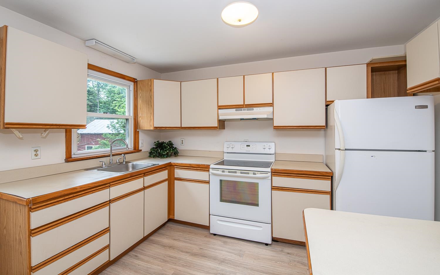 Hudson, New Hampshire 03051, United States, 3 Bedrooms Bedrooms, ,1 BathroomBathrooms,Residential,Pending,151407