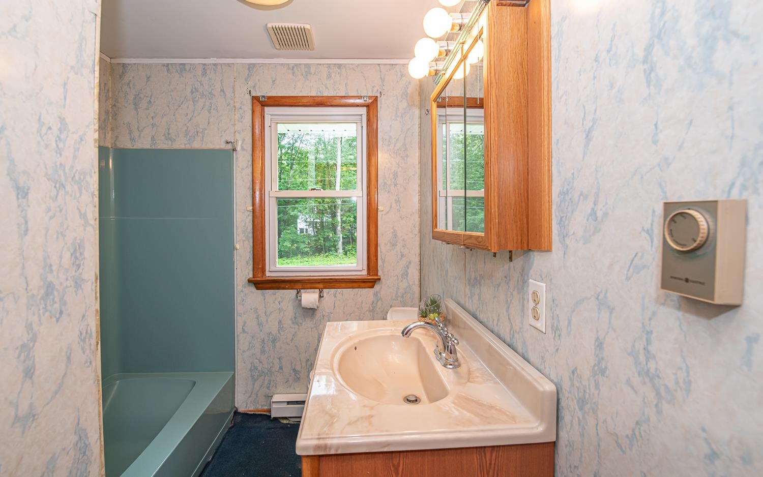 Hudson, New Hampshire 03051, United States, 3 Bedrooms Bedrooms, ,1 BathroomBathrooms,Residential,Pending,151407