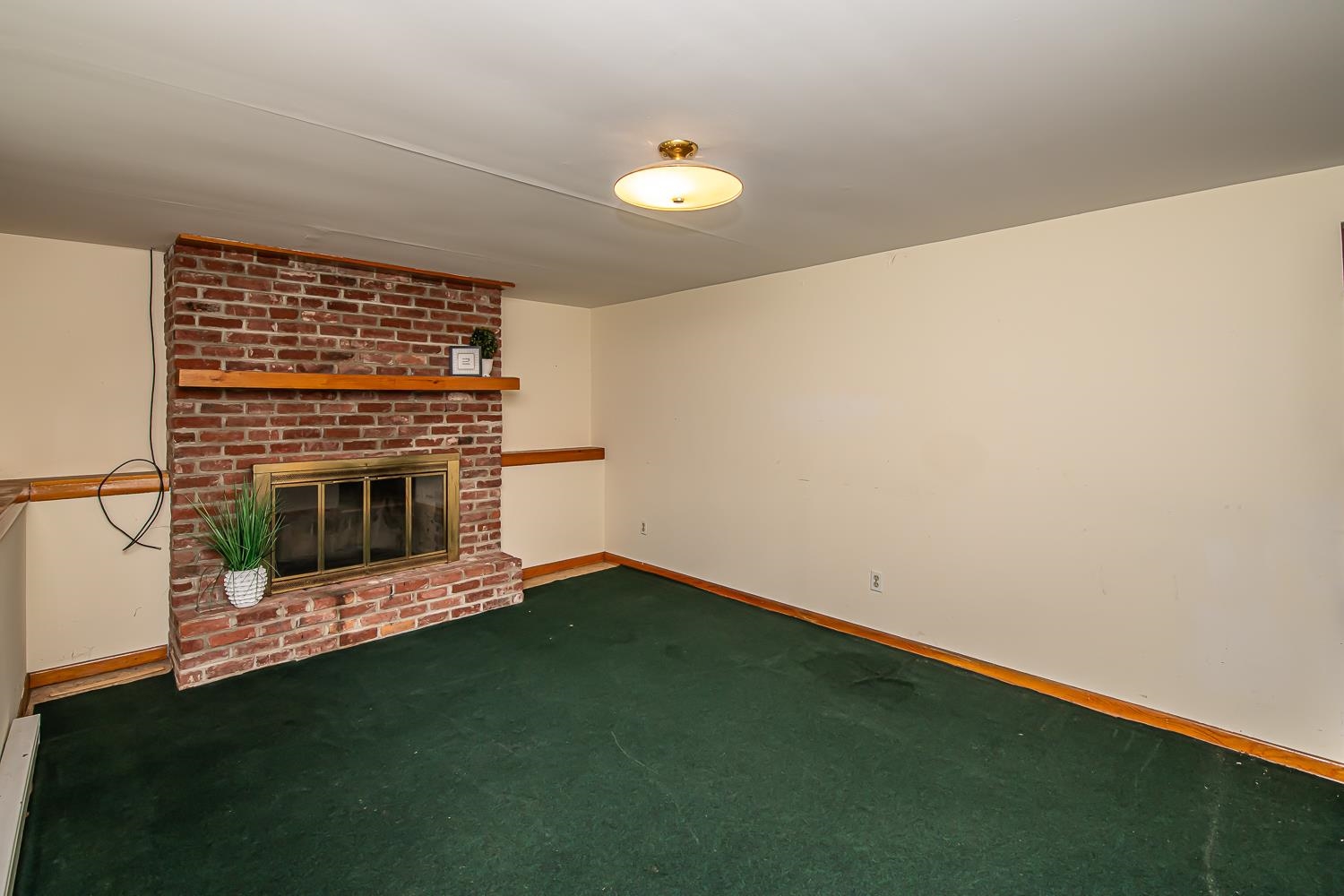 Hudson, New Hampshire 03051, United States, 3 Bedrooms Bedrooms, ,1 BathroomBathrooms,Residential,Pending,151407