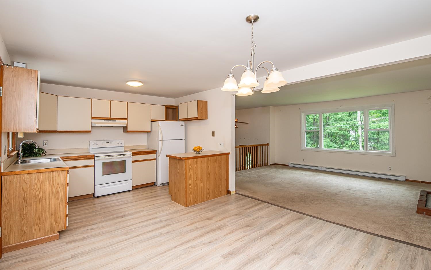 Hudson, New Hampshire 03051, United States, 3 Bedrooms Bedrooms, ,1 BathroomBathrooms,Residential,Pending,151407