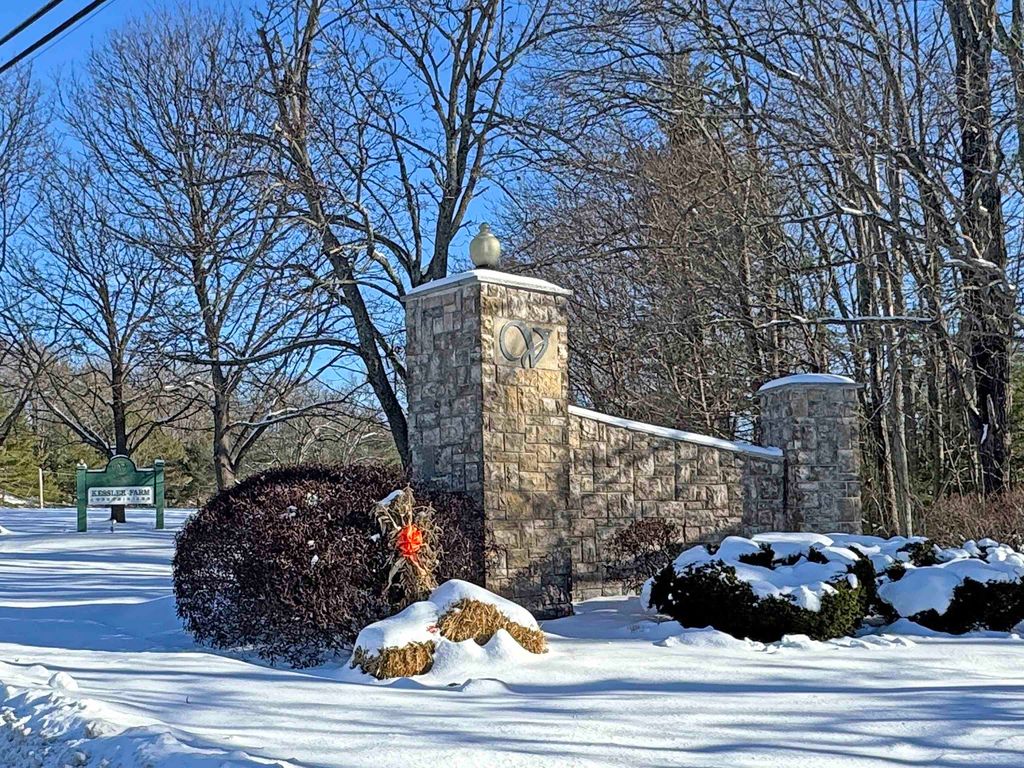 Photo of 3 Cranleigh Mews, Nashua, NH 03063 (MLS # 5071775)