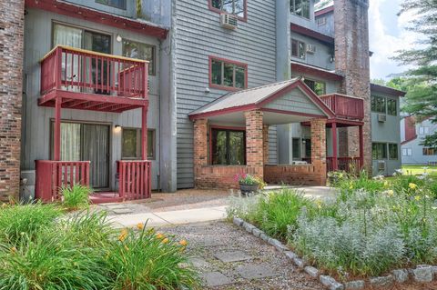 Photo of 8 River Run Drive #J, Bartlett, NH 03812 (MLS # 5068802)