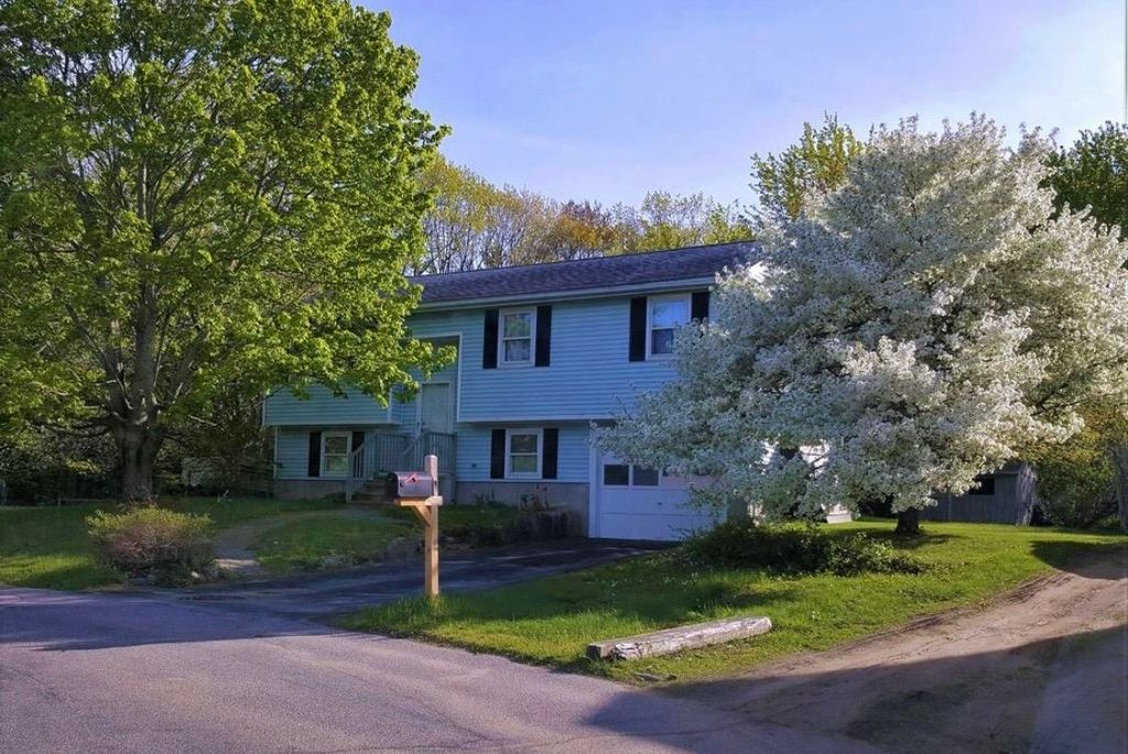 Photo of 8 Yarrow Way, Concord, NH 03303 (MLS # 5081756)