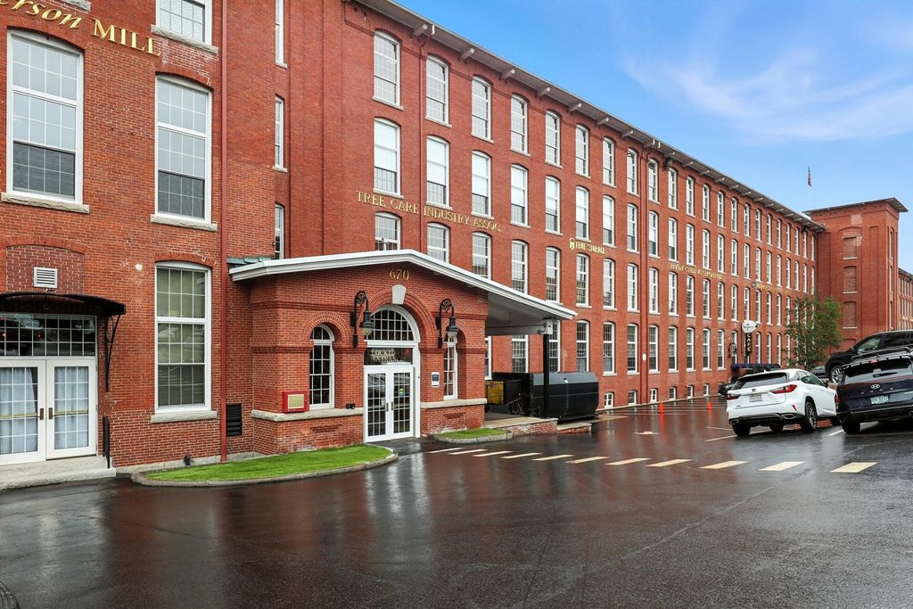 Photo of 670 Commercial Street, Manchester, NH 03101 (MLS # 5061524)