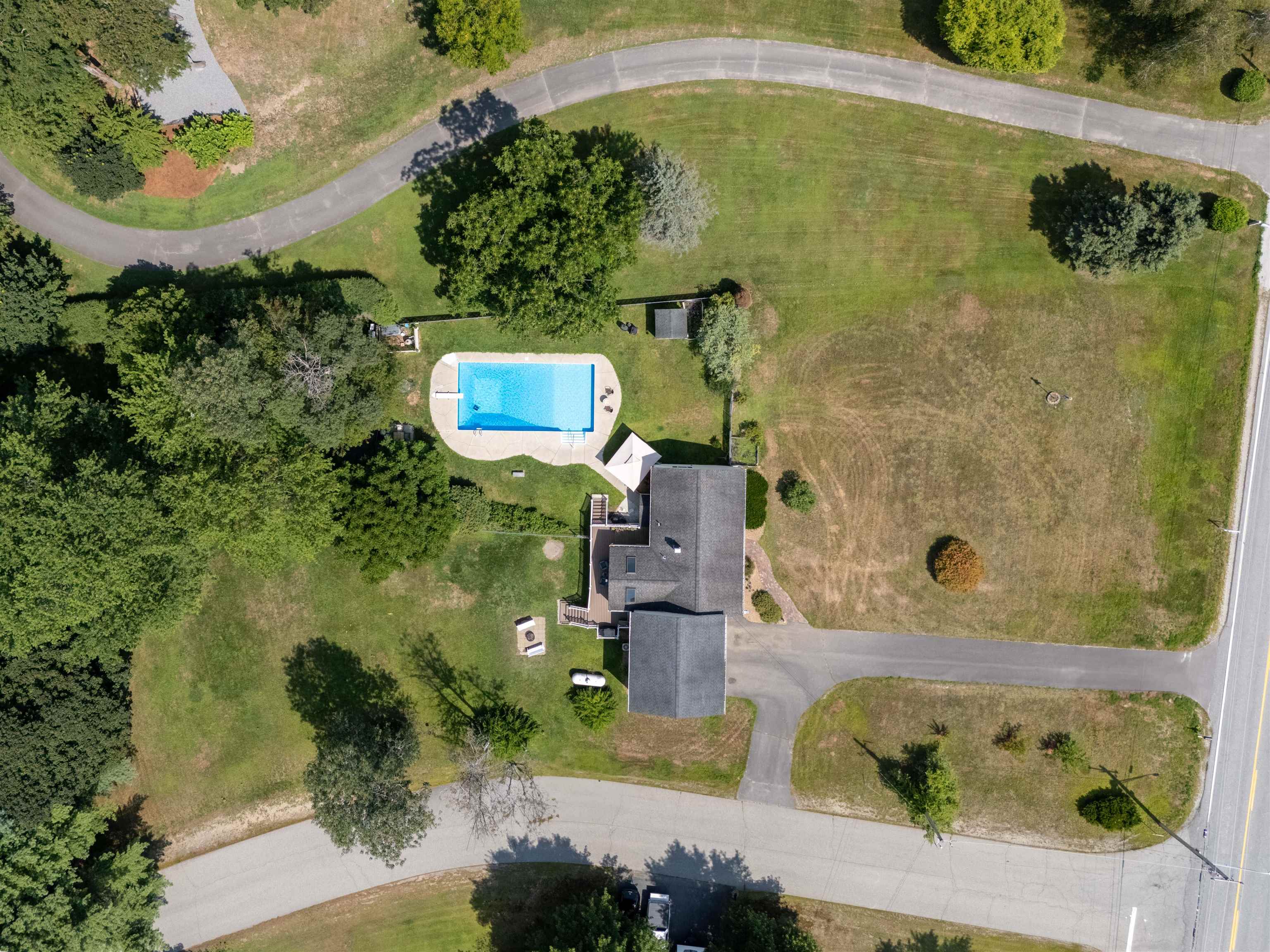 Litchfield, New Hampshire 03052, United States, 3 Bedrooms Bedrooms, ,2 BathroomsBathrooms,Residential,Active,188052