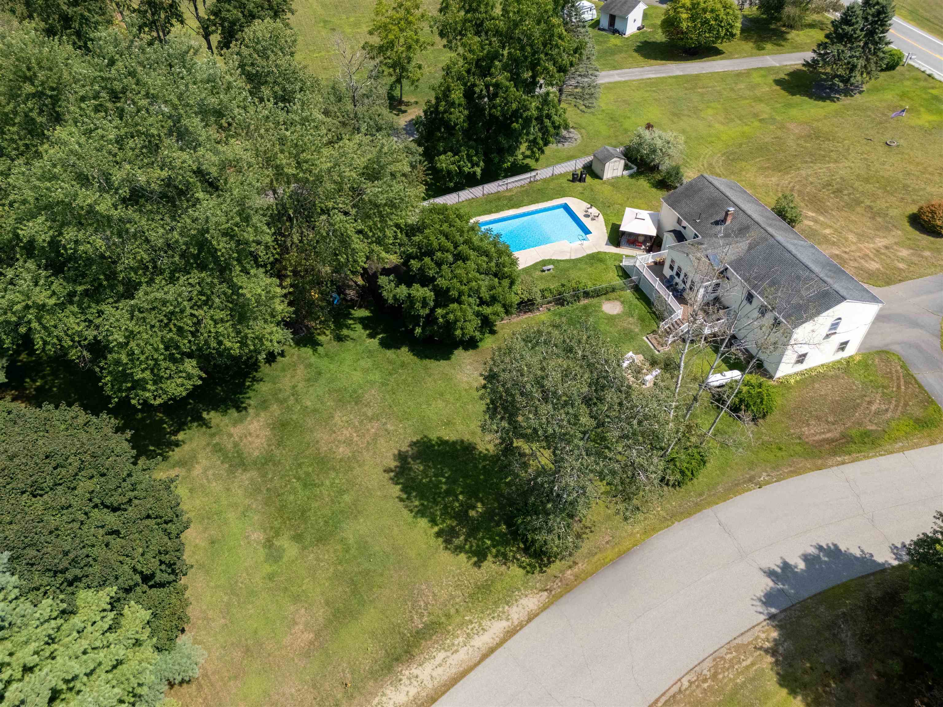 Litchfield, New Hampshire 03052, United States, 3 Bedrooms Bedrooms, ,2 BathroomsBathrooms,Residential,Active,188052