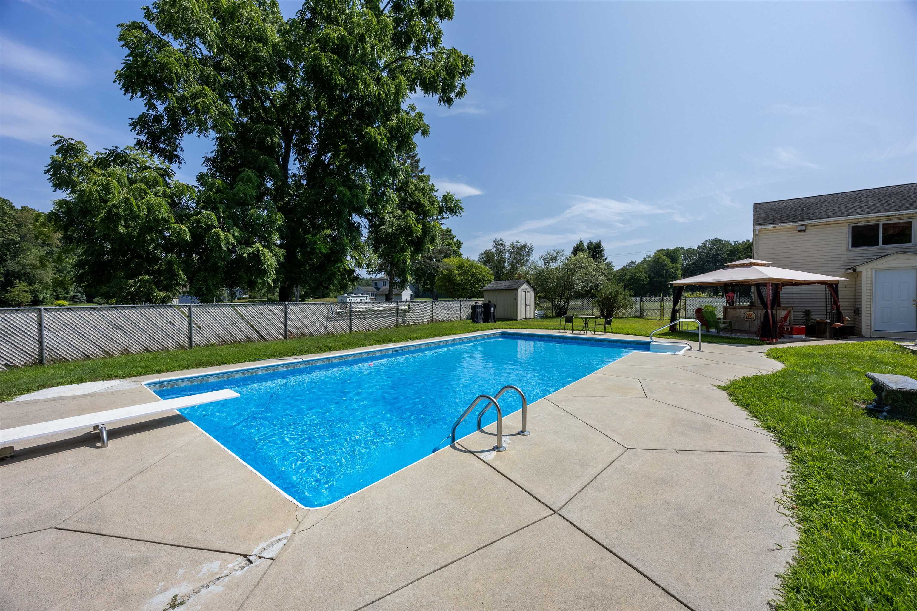 Litchfield, New Hampshire 03052, United States, 3 Bedrooms Bedrooms, ,2 BathroomsBathrooms,Residential,Active,188052