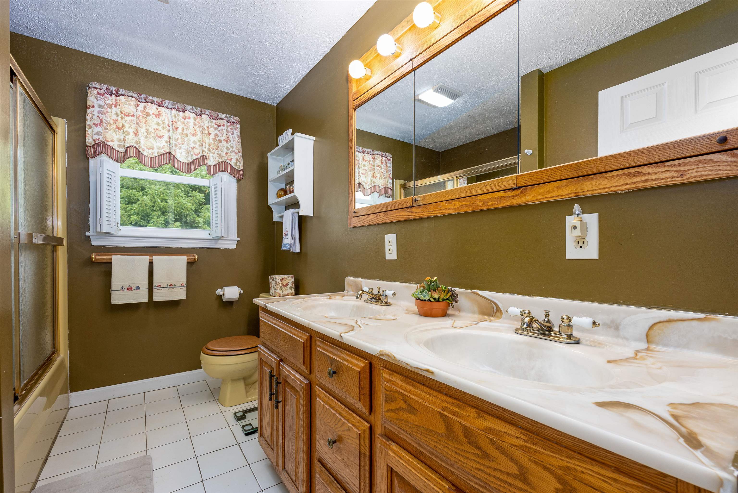 Litchfield, New Hampshire 03052, United States, 3 Bedrooms Bedrooms, ,2 BathroomsBathrooms,Residential,Active,188052