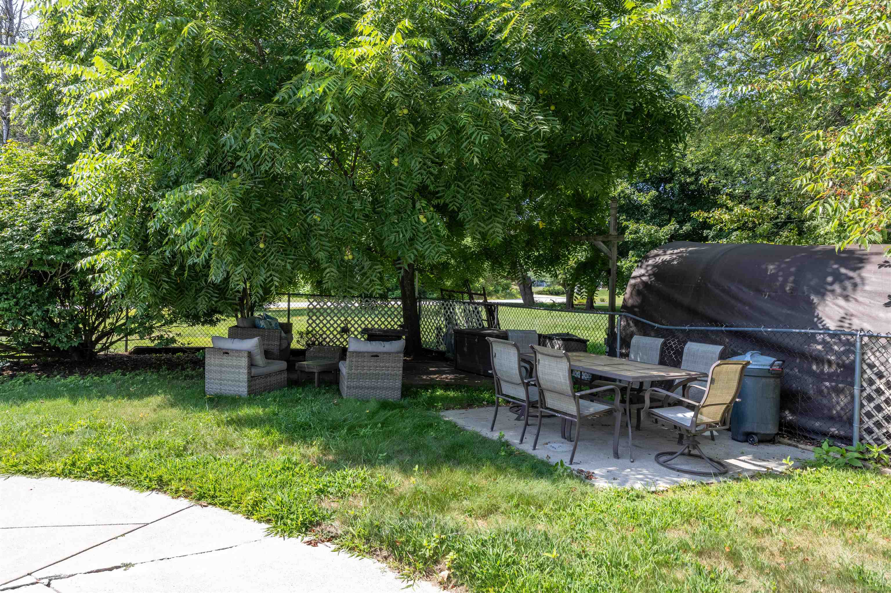 Litchfield, New Hampshire 03052, United States, 3 Bedrooms Bedrooms, ,2 BathroomsBathrooms,Residential,Active,188052