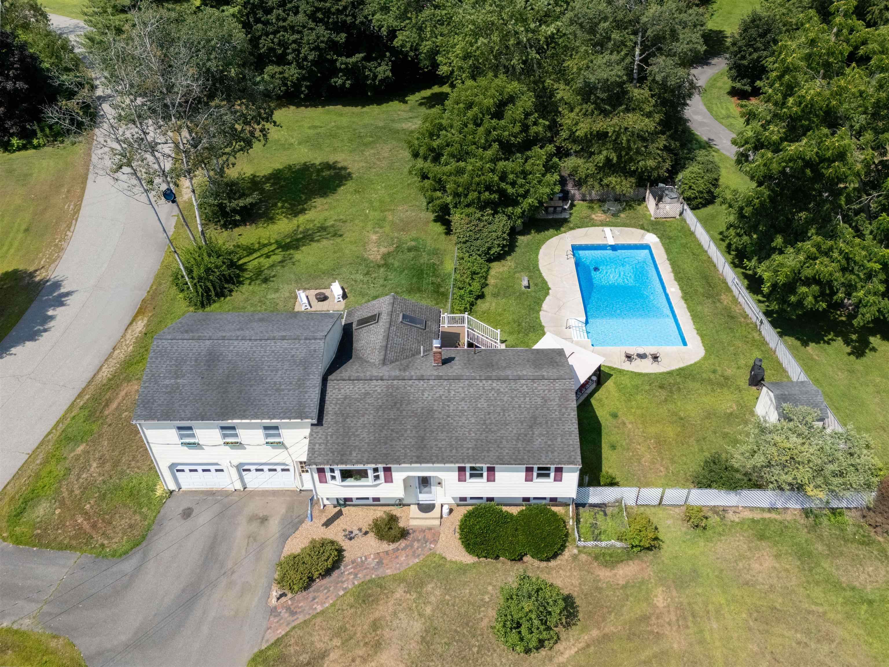 Litchfield, New Hampshire 03052, United States, 3 Bedrooms Bedrooms, ,2 BathroomsBathrooms,Residential,Active,188052