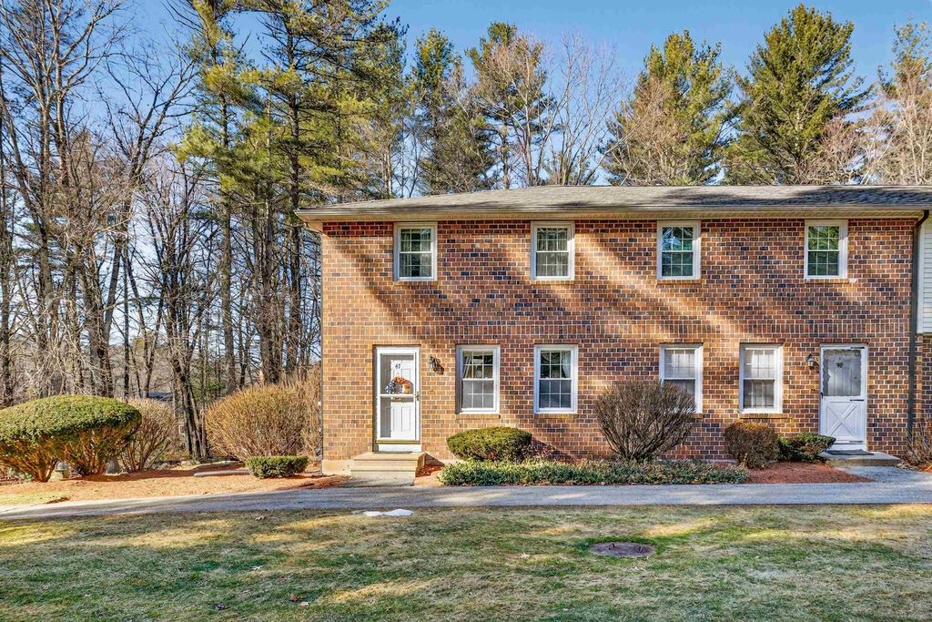 Photo of 47 Oakridge Drive, Londonderry, NH 03053 (MLS # 5074526)