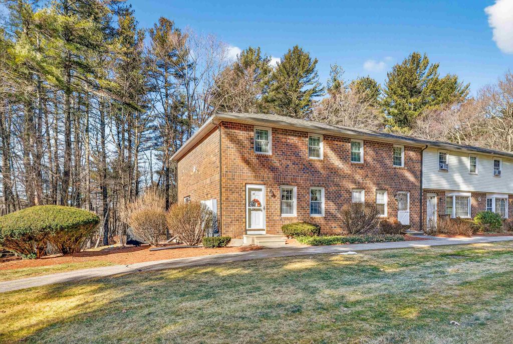 Photo of 47 Oakridge Drive, Londonderry, NH 03053 (MLS # 5074526)