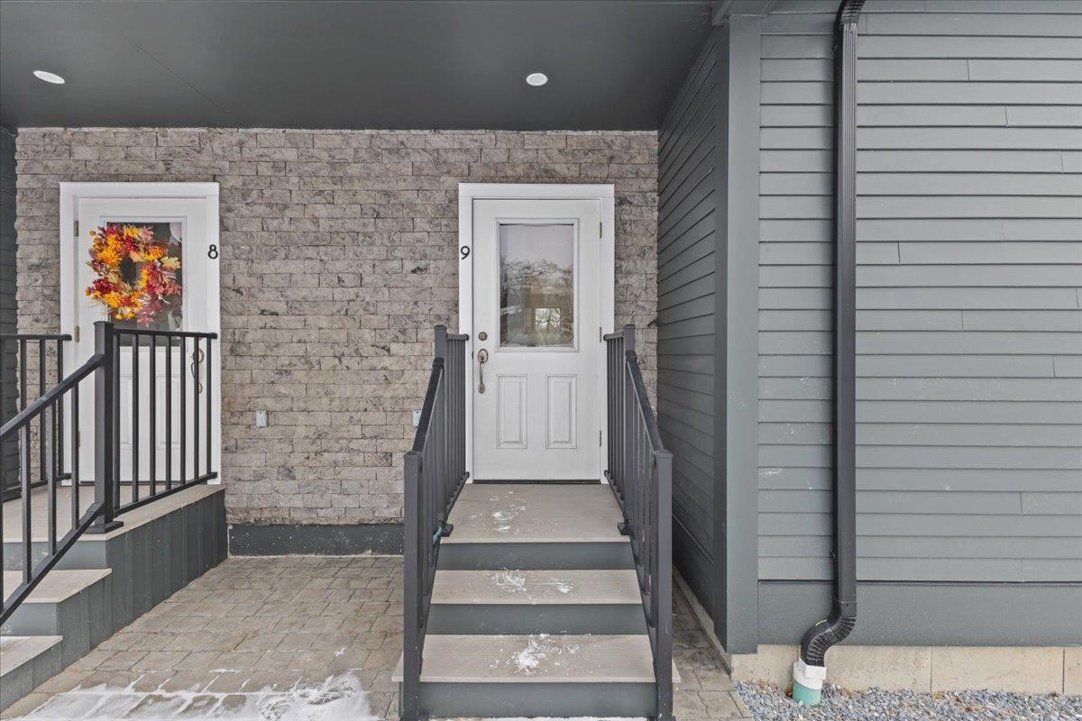 Vergennes, Vermont 05491, United States, 3 Bedrooms Bedrooms, ,2 BathroomsBathrooms,Residential,Active,44870