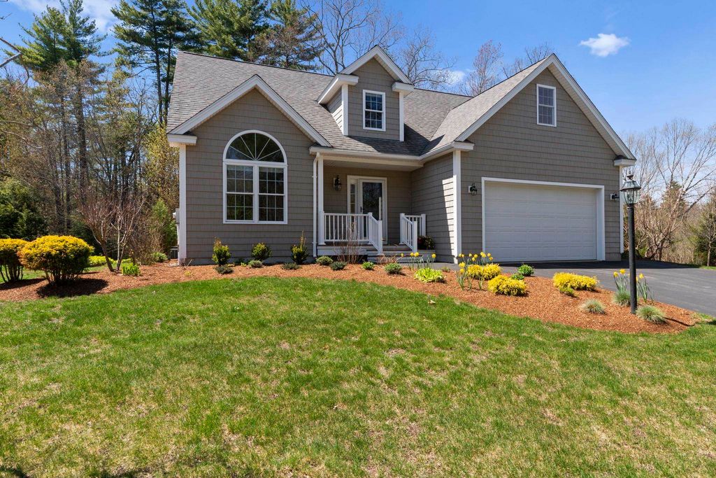Photo of 28 Green Vale Drive, Stratham, NH 03885 (MLS # 5087707)