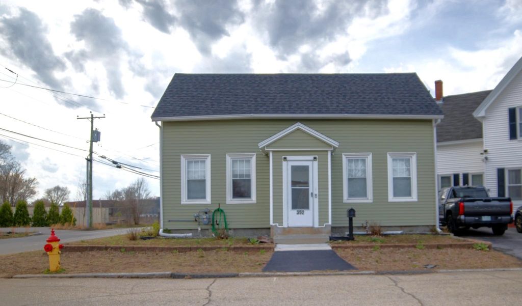 Photo of 352 Taylor Street, Manchester, NH 03103 (MLS # 5085260)