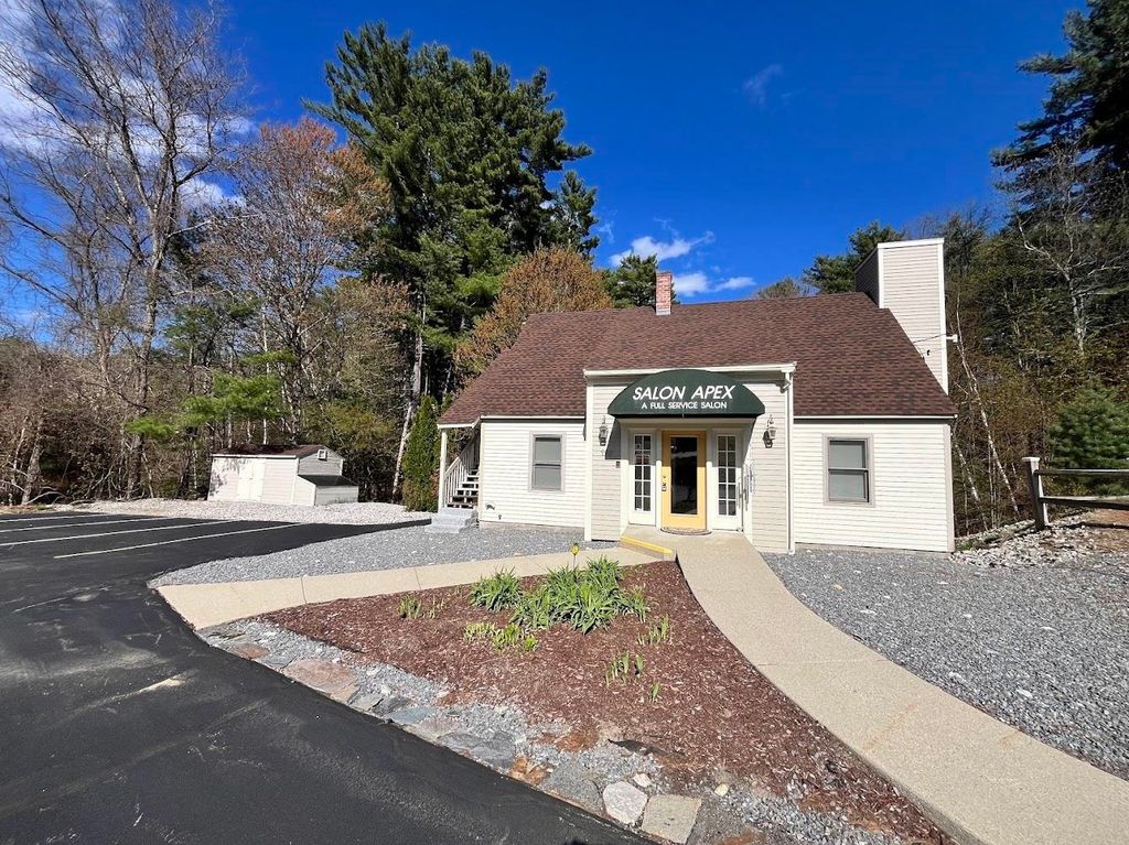 Photo of 110 Ponemah Road, Amherst, NH 03031 (MLS # 5088729)