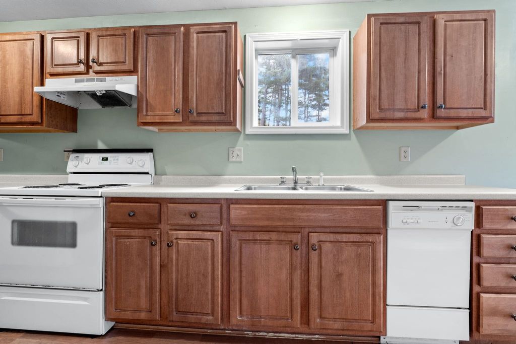 Photo of 108 W Shore Avenue, Manchester, NH 03109 (MLS # 5080377)