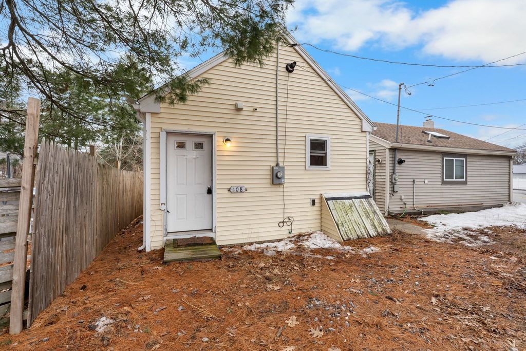 Photo of 108 W Shore Avenue, Manchester, NH 03109 (MLS # 5080377)