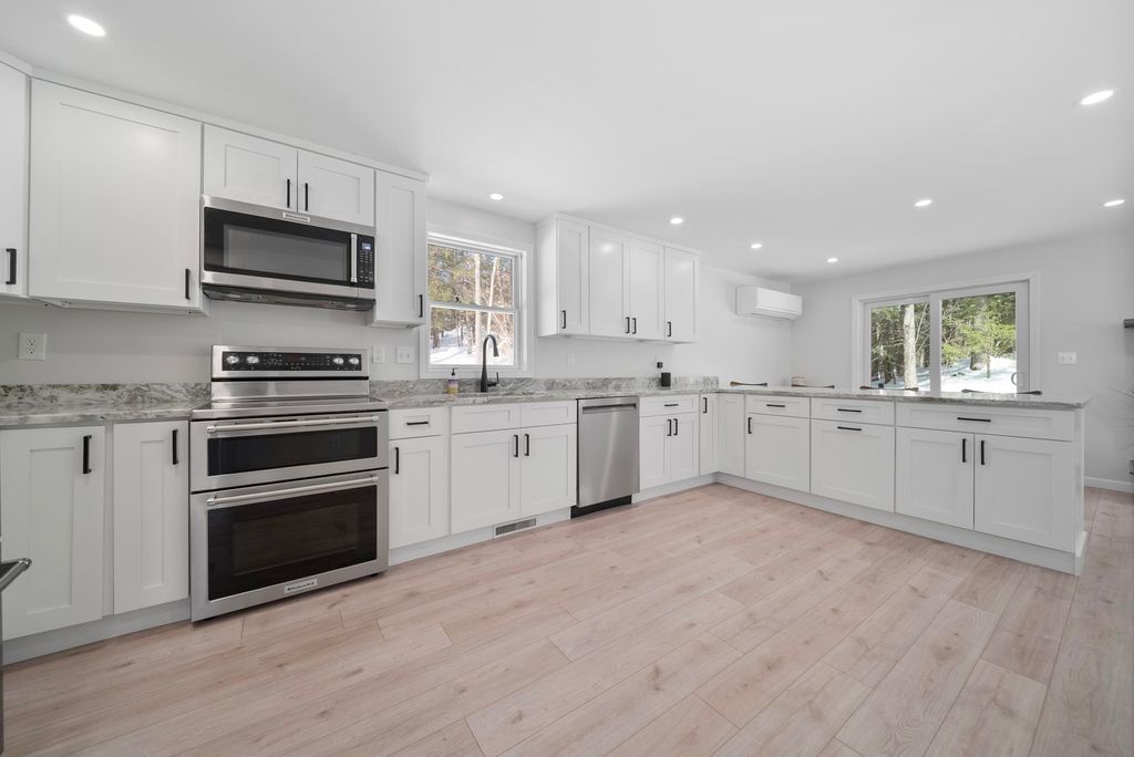 Photo of 21 Acorn Avenue, Auburn, NH 03032 (MLS # 5076051)