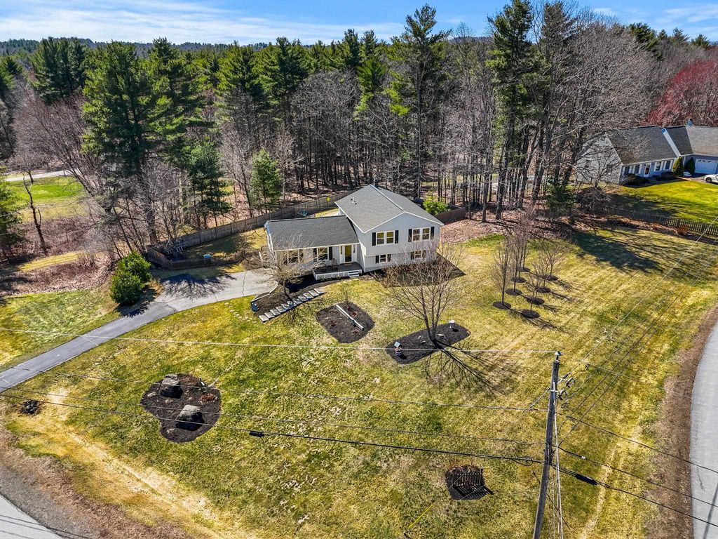 Photo of 8 Muirfield Drive, Stratham, NH 03885 (MLS # 5083142)