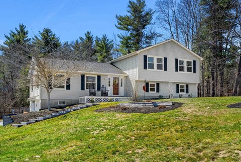 Photo of 8 Muirfield Drive, Stratham, NH 03885 (MLS # 5083142)