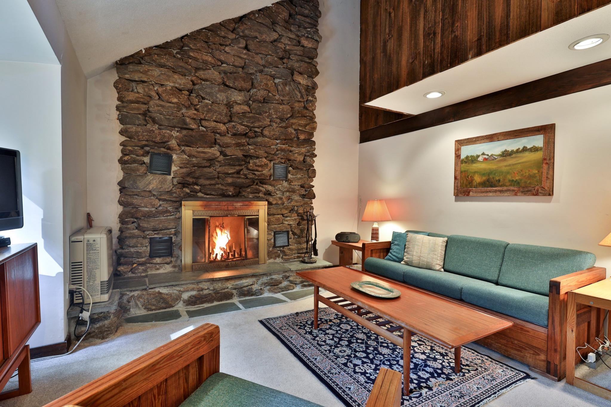 1093 Middle Hollow Road