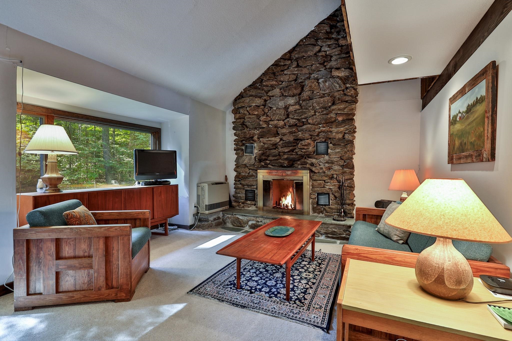 1093 Middle Hollow Road