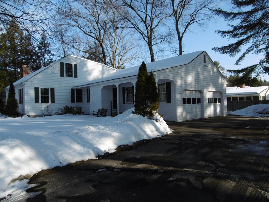 Photo of 7 Seabee Street, Bedford, NH 03110 (MLS # 5076770)