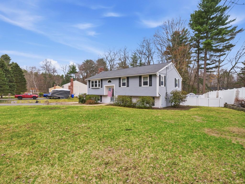 Photo of 7 Nevens Street, Hudson, NH 03051 (MLS # 5082893)