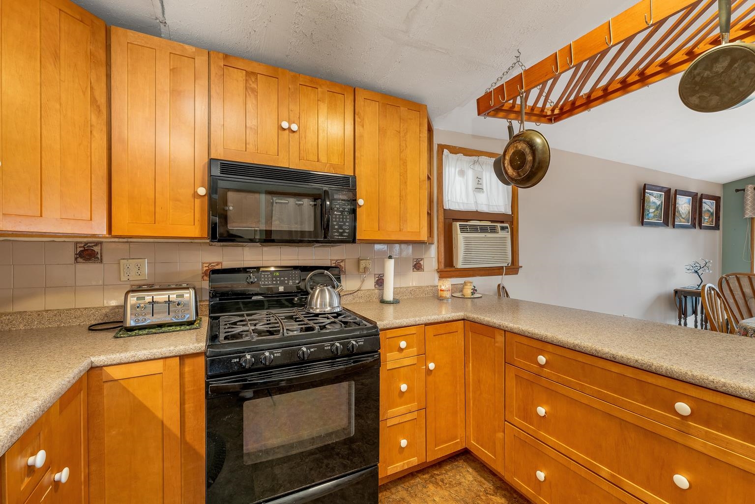 Barnstead, New Hampshire 03225, United States, 3 Bedrooms Bedrooms, ,2 BathroomsBathrooms,Residential,Active,238490