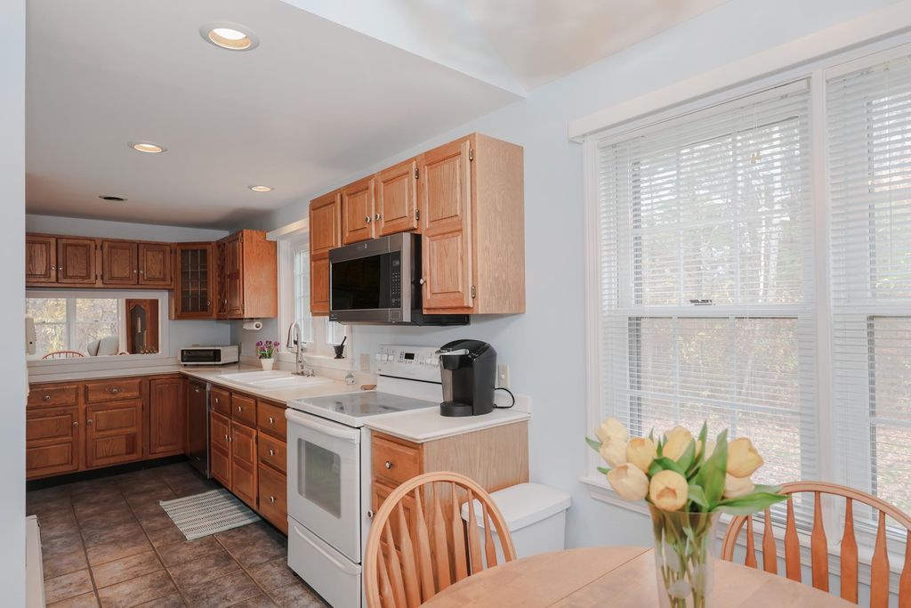 Photo of 2 Wedgewood Circle #14, Hooksett, NH 03106 (MLS # 5068871)