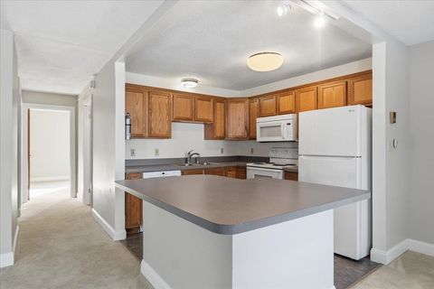 17 Hawthorne Circle South Burlington VT 05403