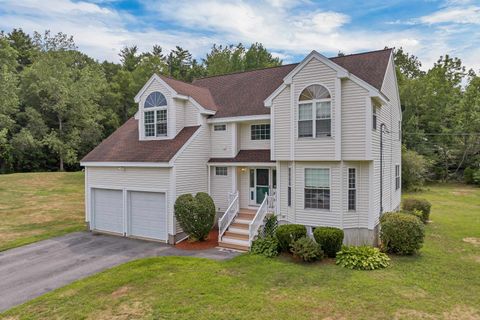 Photo of 4 Jennifer Drive, Pelham, NH 03076 (MLS # 5088502)
